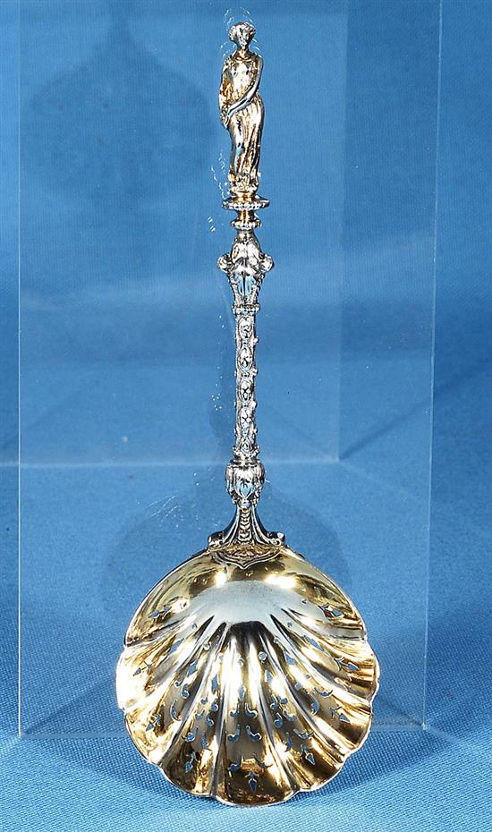 A cased set of four Victorian silver parcel gilt fruit serving spoons and a sugar sifter, spoon 197mm, weight 12.4oz/388 grms.